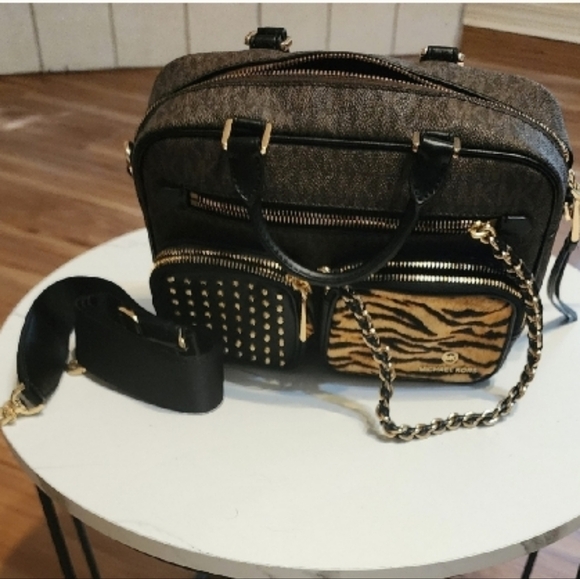 Michael Kors Signature Elliot Studded Messenger Bag Brown Tiger Print Calf Hair - Picture 2 of 9